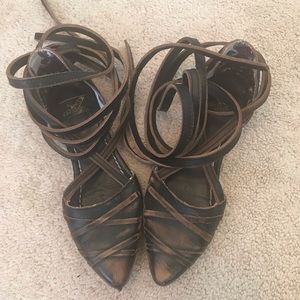 Free bird tie flats